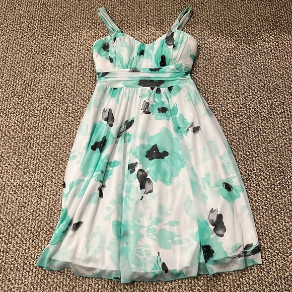 Maurice’s light green and white size small dress - Picture 1 of 6